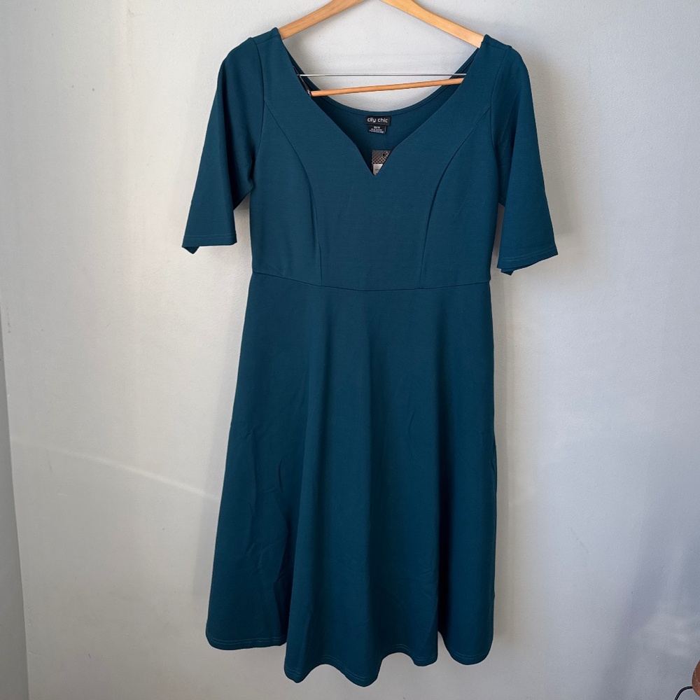 City chic teal v neck dress with pockets